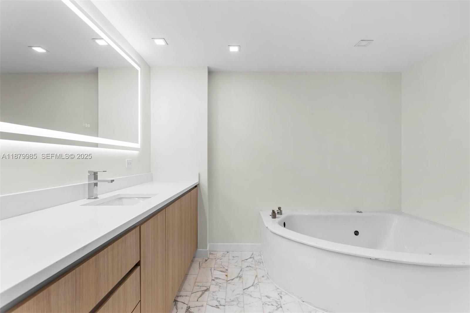 MARINA TOWER CONDO - Residential