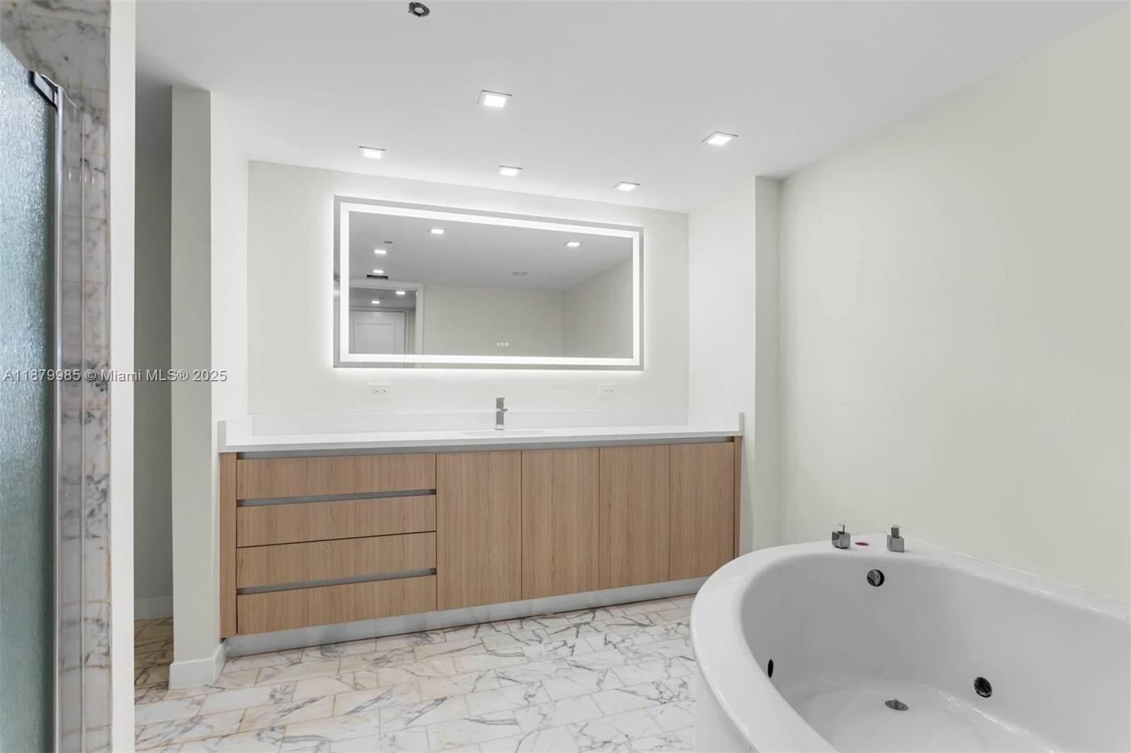 MARINA TOWER CONDO - Residential