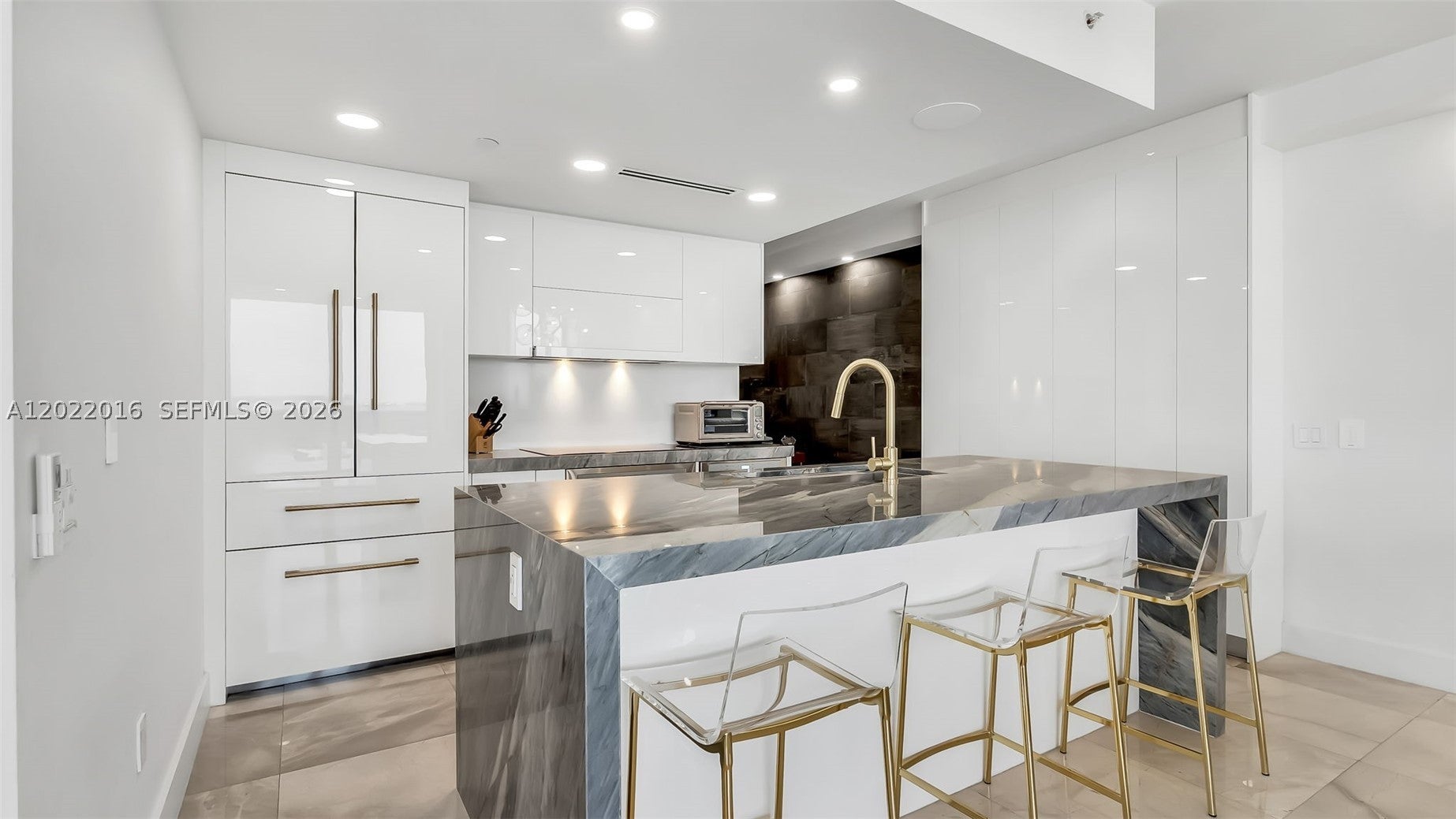 5875 Collins Ave 1807