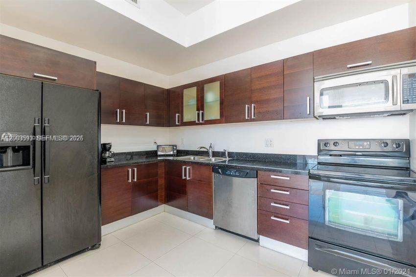 COCOSTYLE @ 3250 GRAND AV - Residential Lease