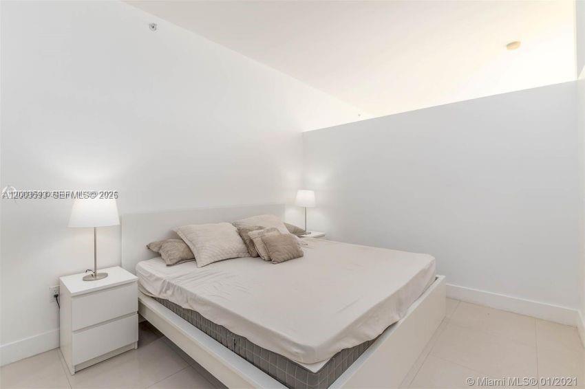 COCOSTYLE @ 3250 GRAND AV - Residential Lease