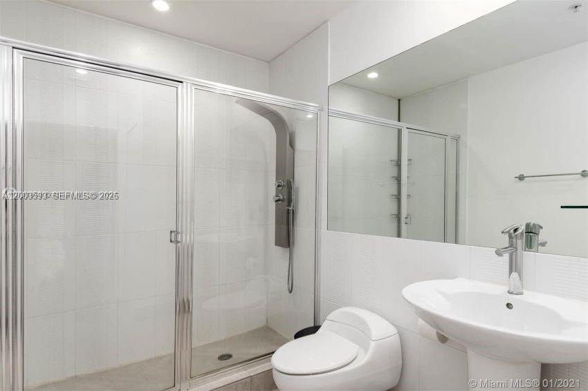 COCOSTYLE @ 3250 GRAND AV - Residential Lease