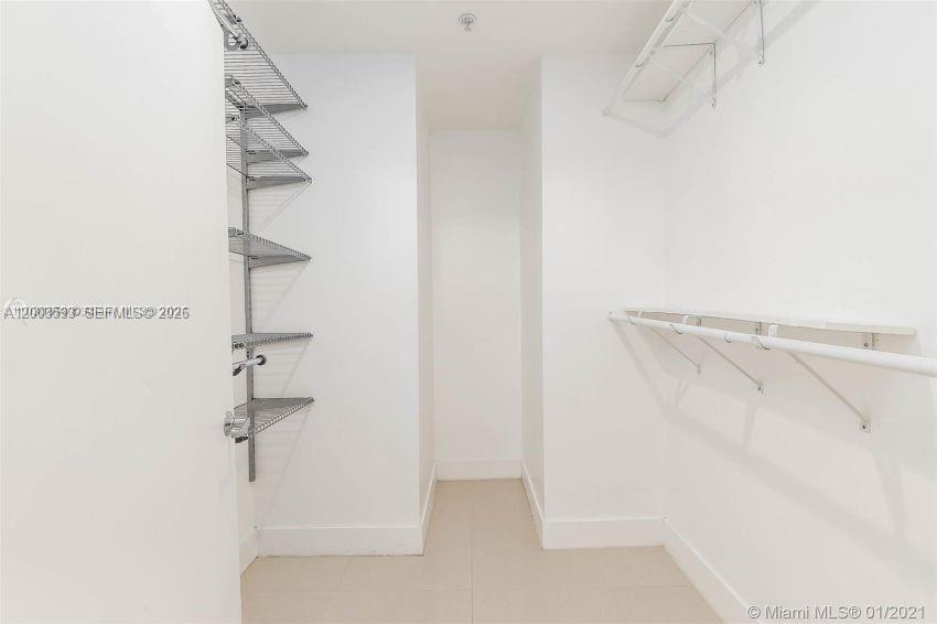 COCOSTYLE @ 3250 GRAND AV - Residential Lease