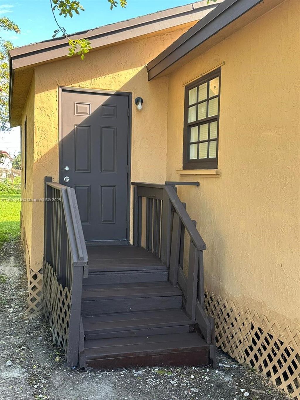 Photo of 125 SW 11th Ave, South Bay, FL 33493 (MLS # A11834515)