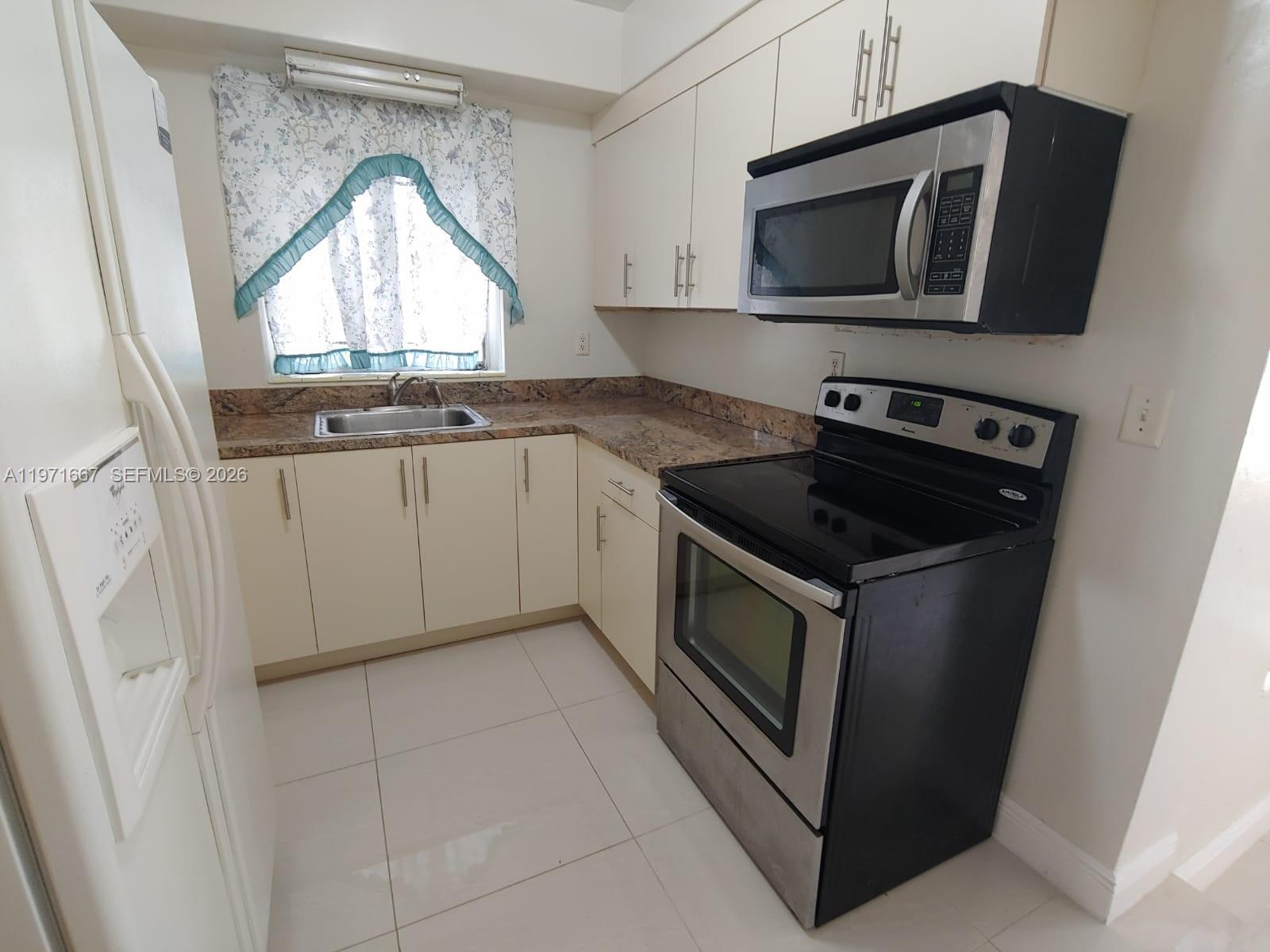 ARCH CREEK ESTS - Residential Lease