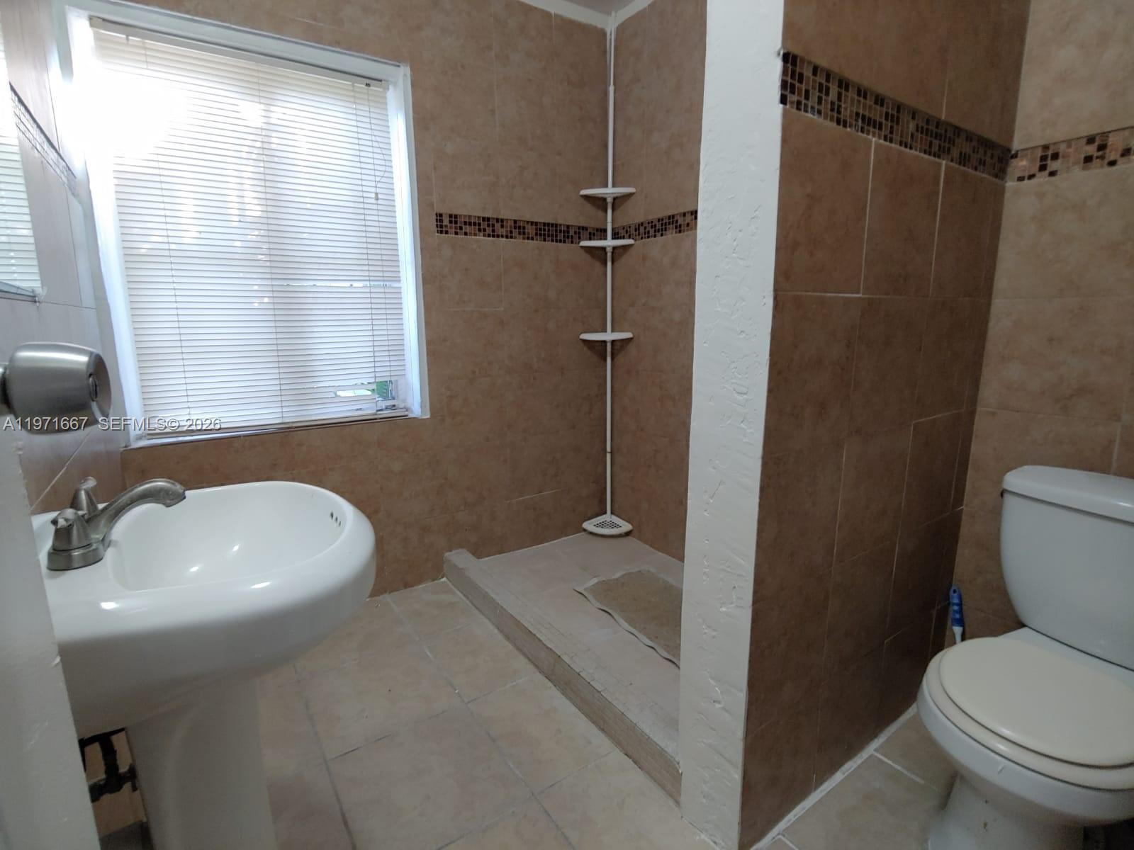 ARCH CREEK ESTS - Residential Lease