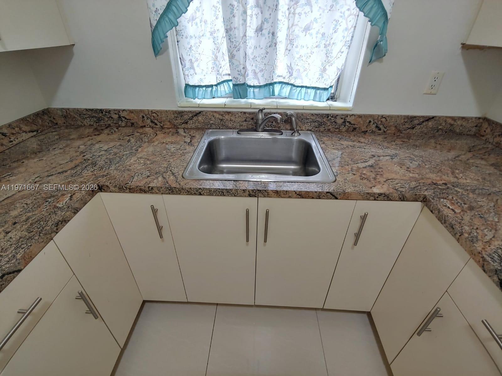 ARCH CREEK ESTS - Residential Lease