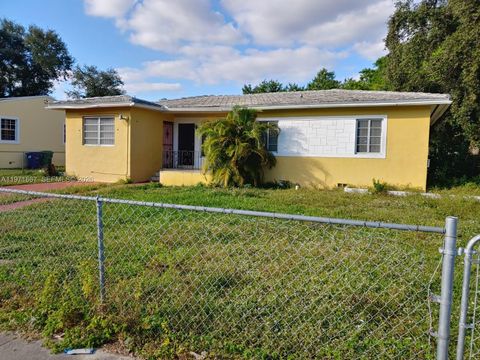 1465 NE 149 ST Miami FL 33161