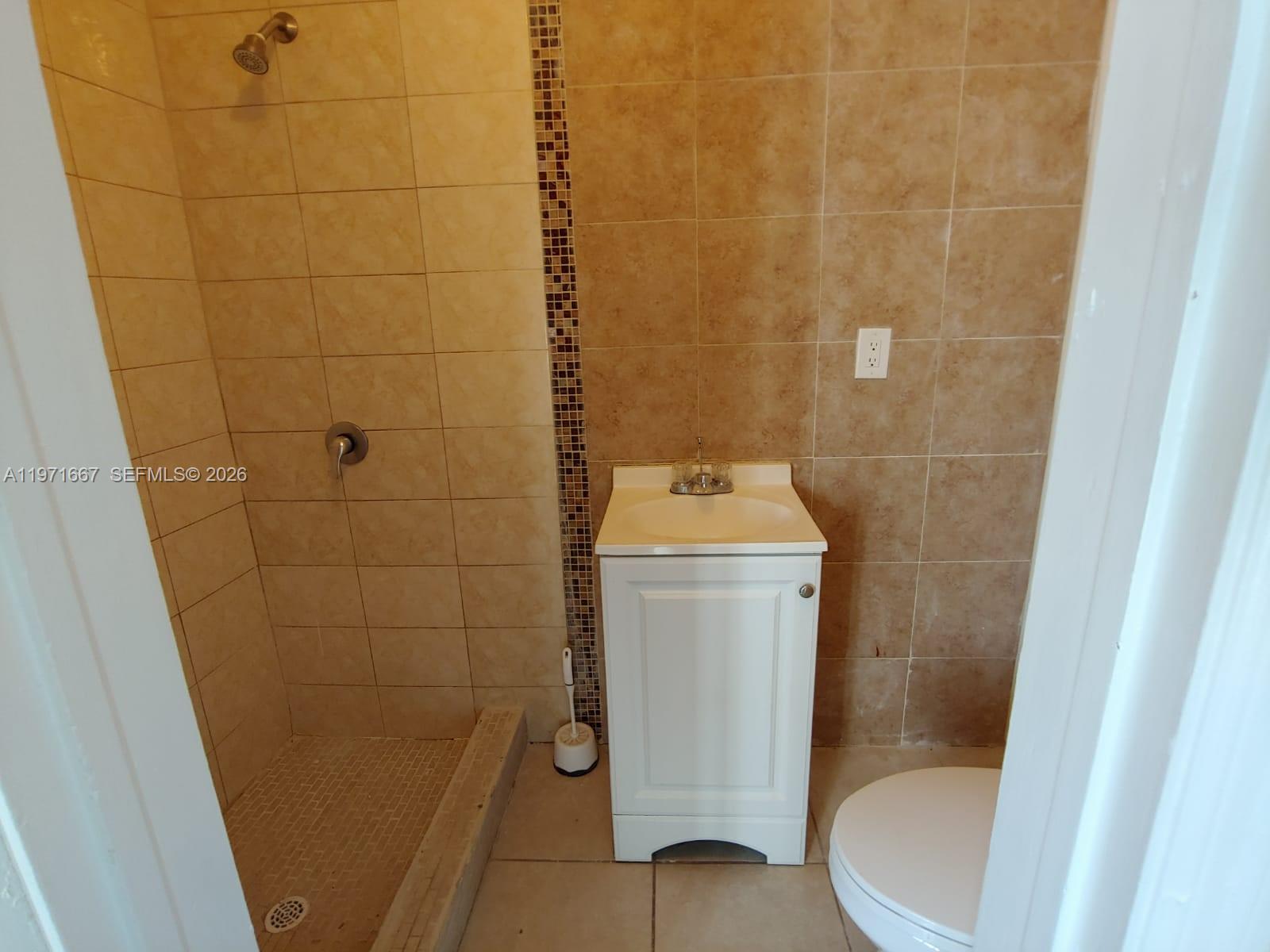 ARCH CREEK ESTS - Residential Lease
