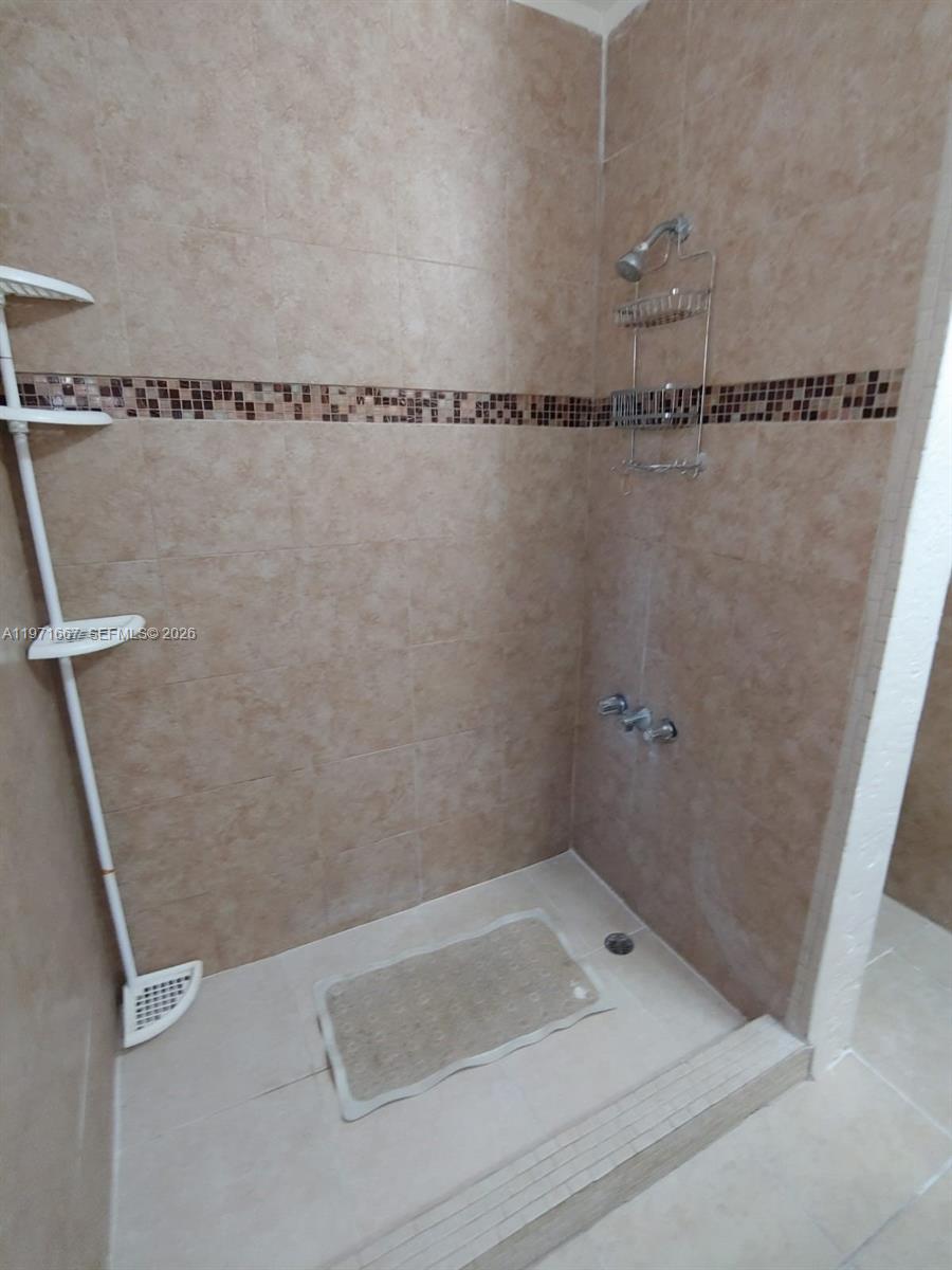 ARCH CREEK ESTS - Residential Lease
