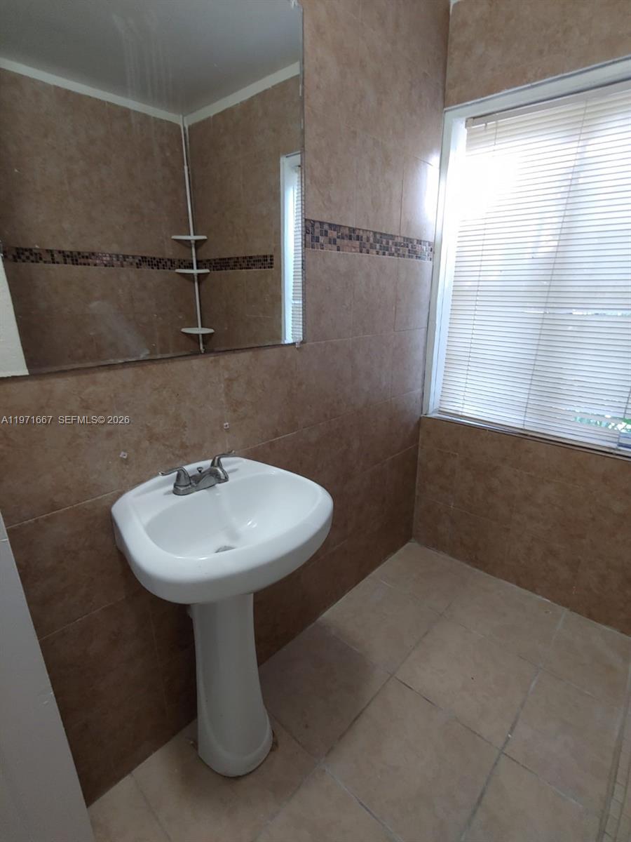 ARCH CREEK ESTS - Residential Lease