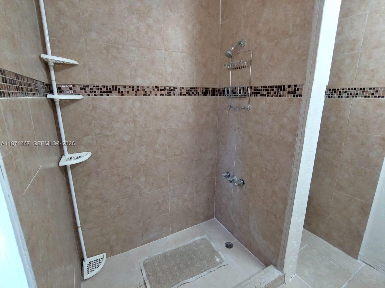 ARCH CREEK ESTS - Residential Lease