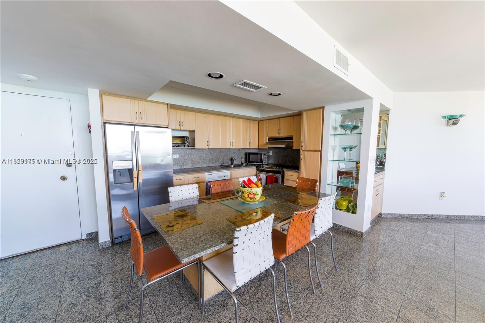7135 Collins Ave 1836