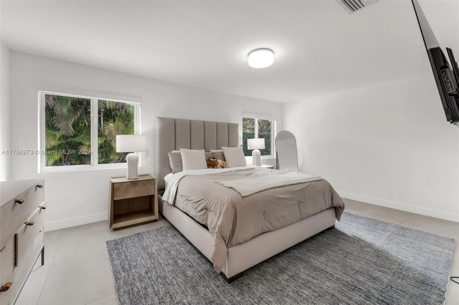 Coral Gables, Florida 33146, United States, 4 Bedrooms Bedrooms, ,5 BathroomsBathrooms,Residential,Active,84211