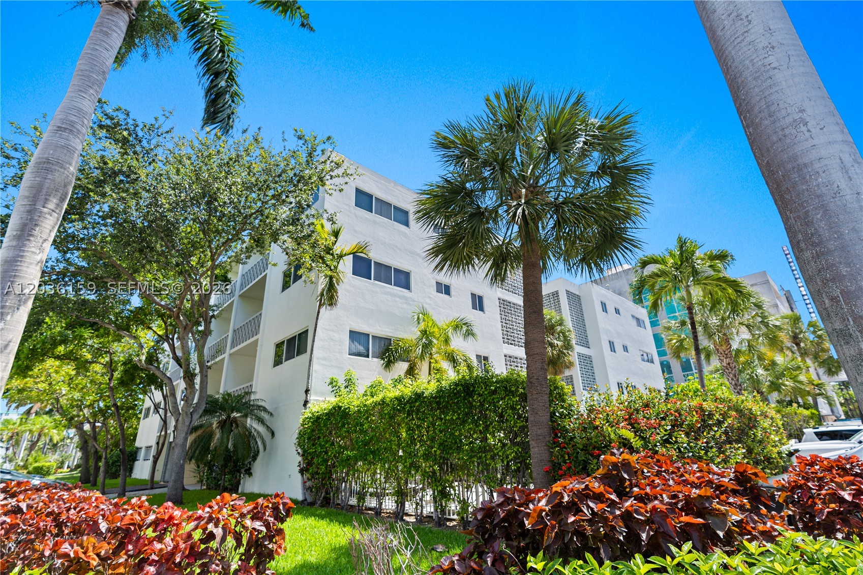10001 W Bay Harbor Dr 202