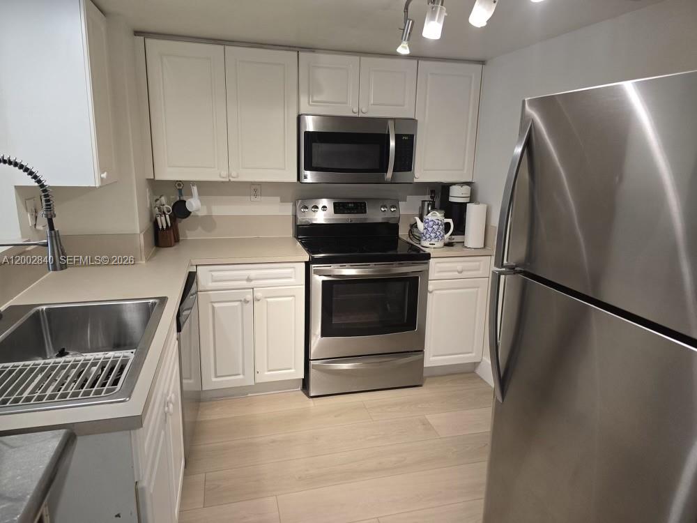 LAS OLAS BY THE RIVER CON - Residential Lease