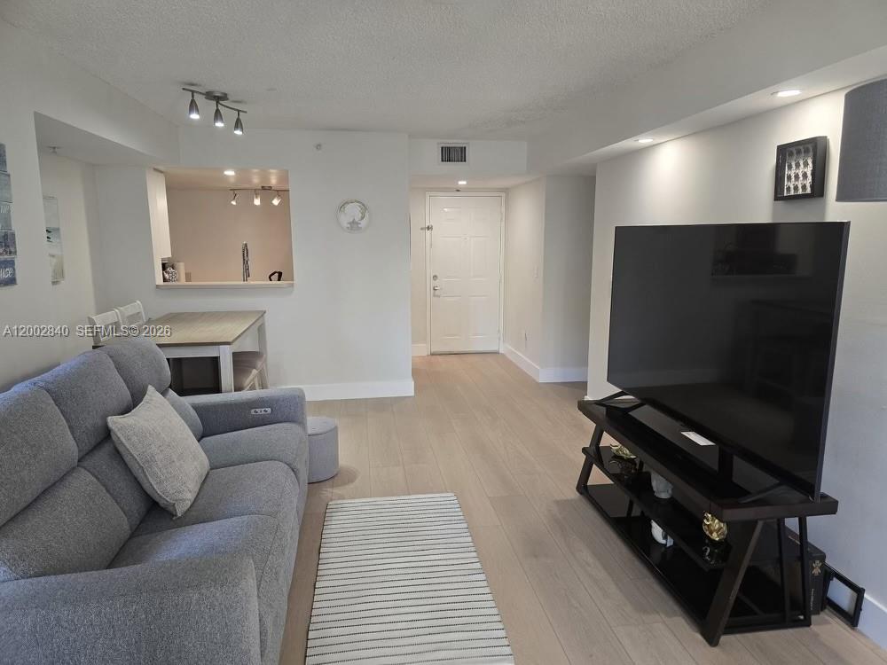 LAS OLAS BY THE RIVER CON - Residential Lease