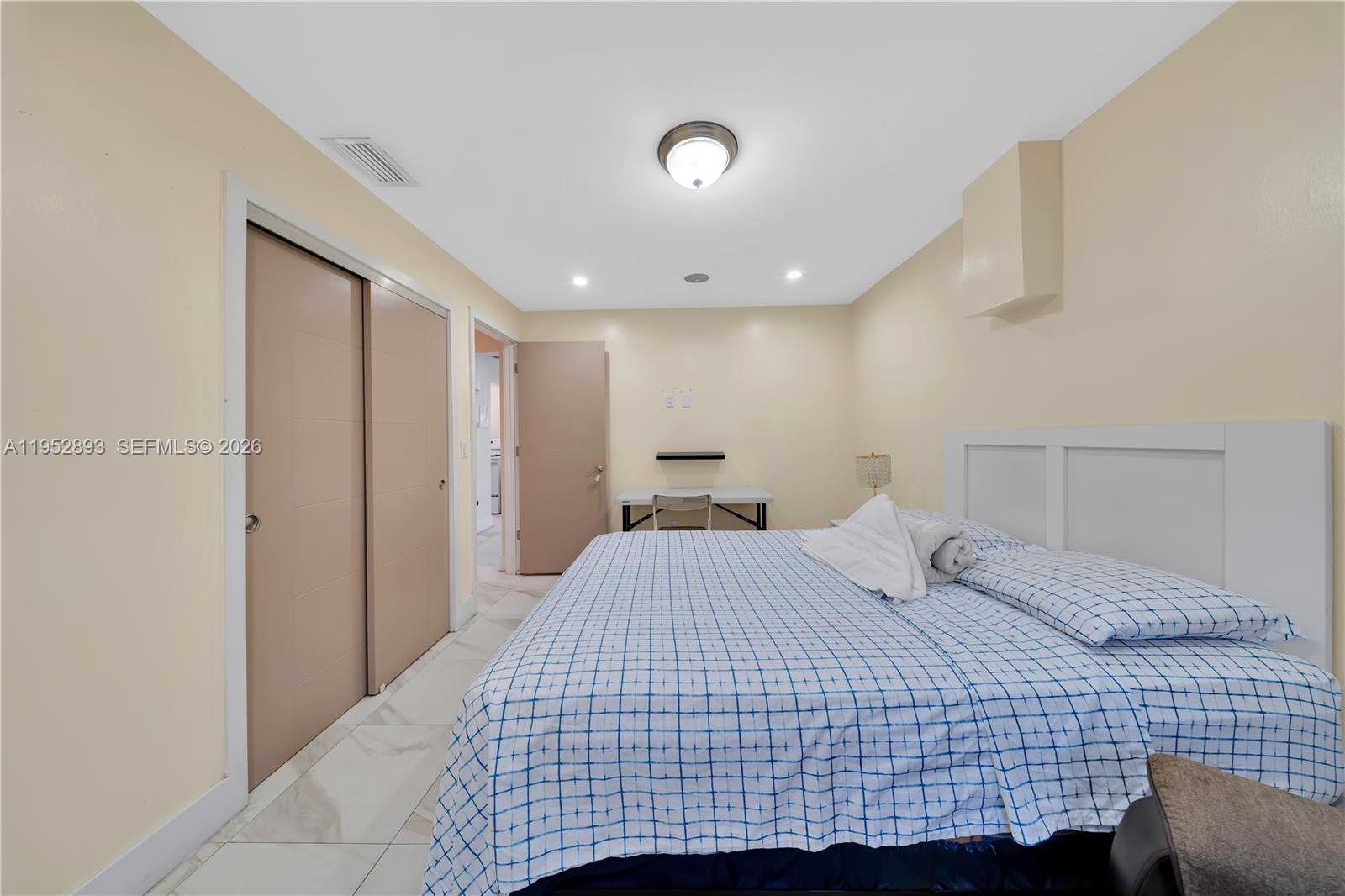 6TH ADDN TO HIALEAH - Residential Income