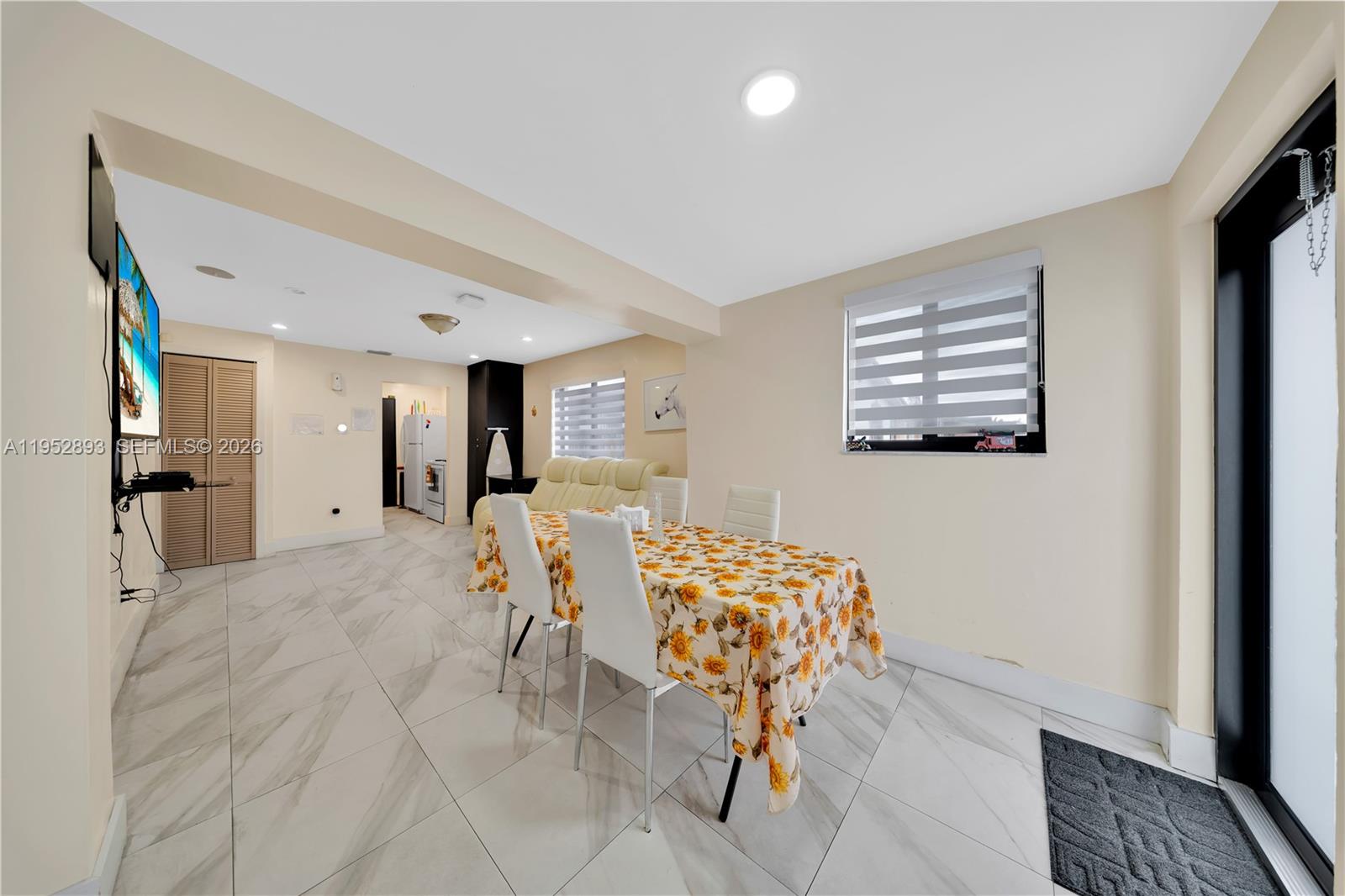 6TH ADDN TO HIALEAH - Residential Income