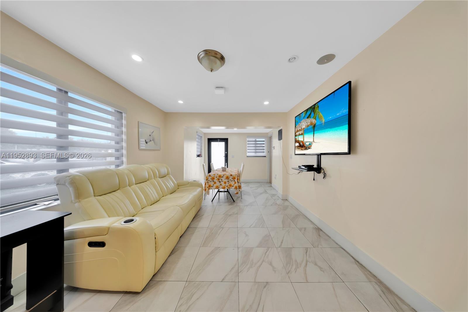 6TH ADDN TO HIALEAH - Residential Income