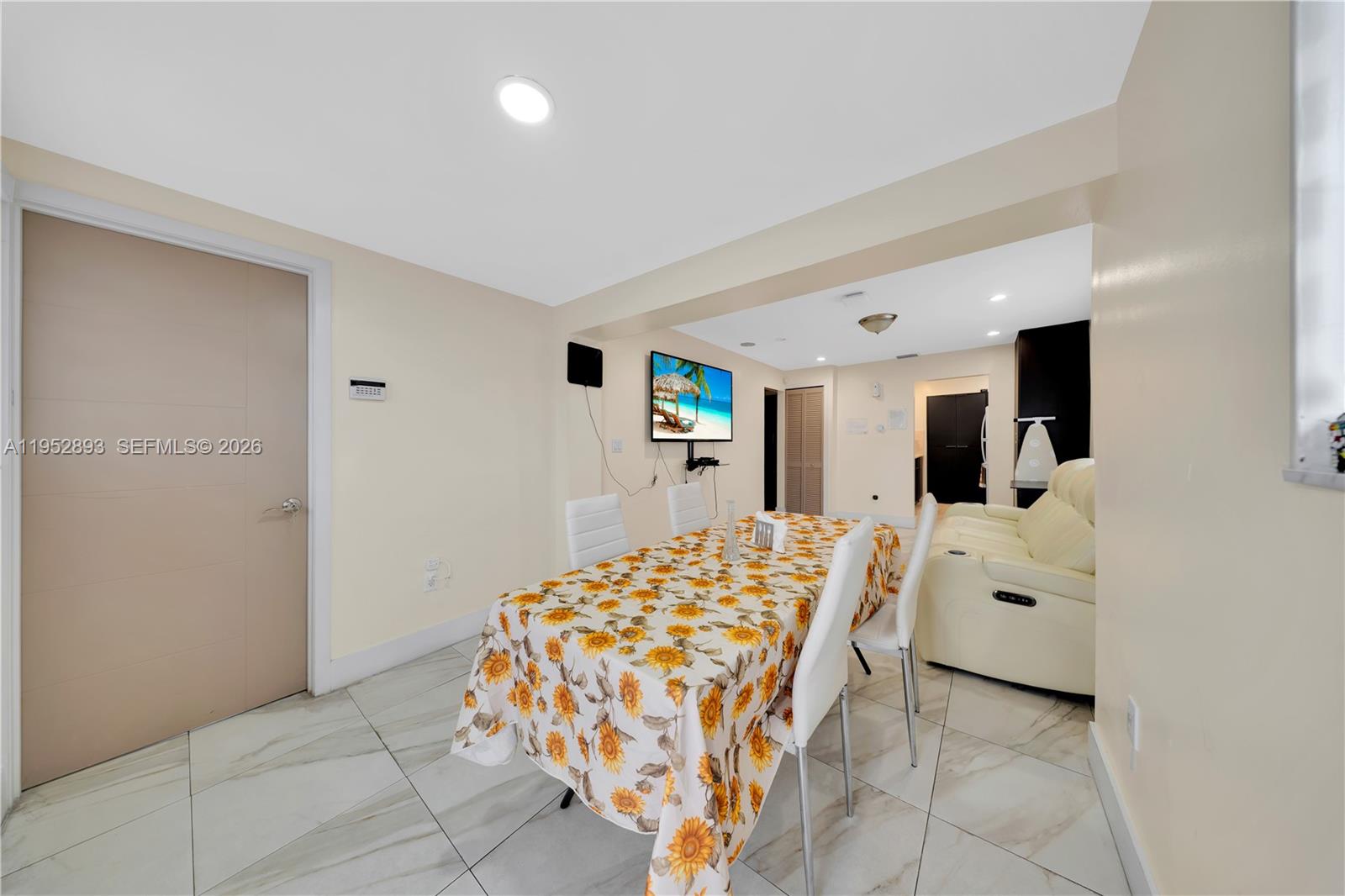 6TH ADDN TO HIALEAH - Residential Income