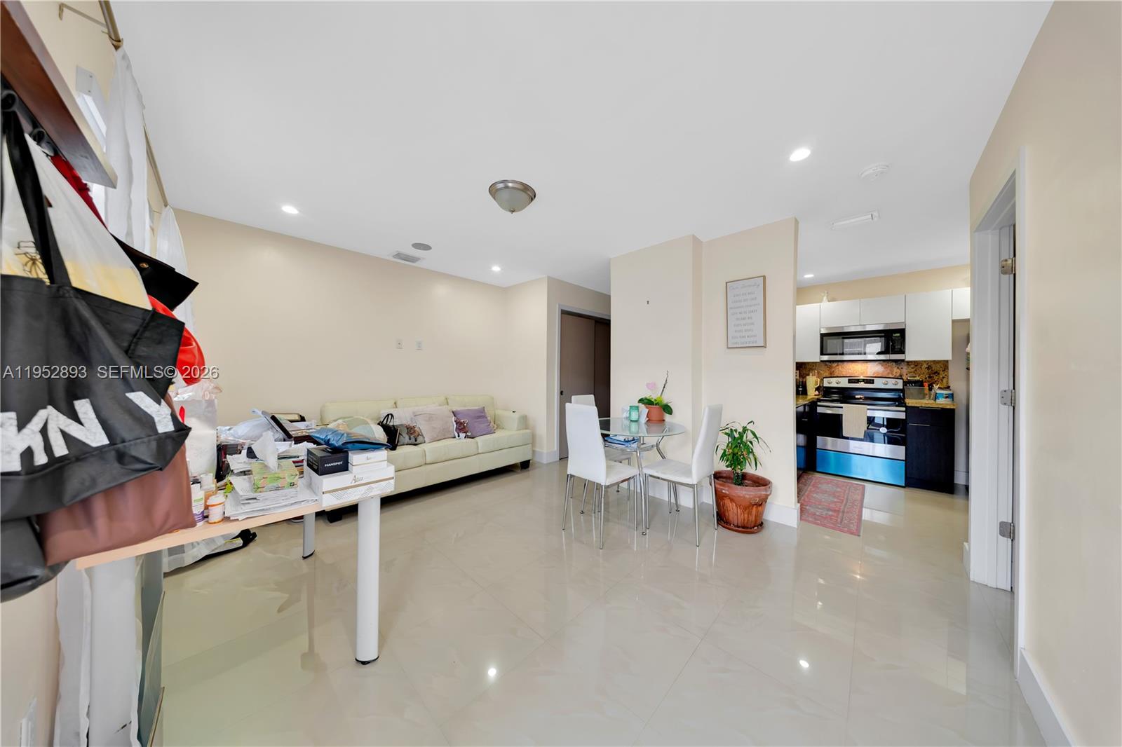 6TH ADDN TO HIALEAH - Residential Income