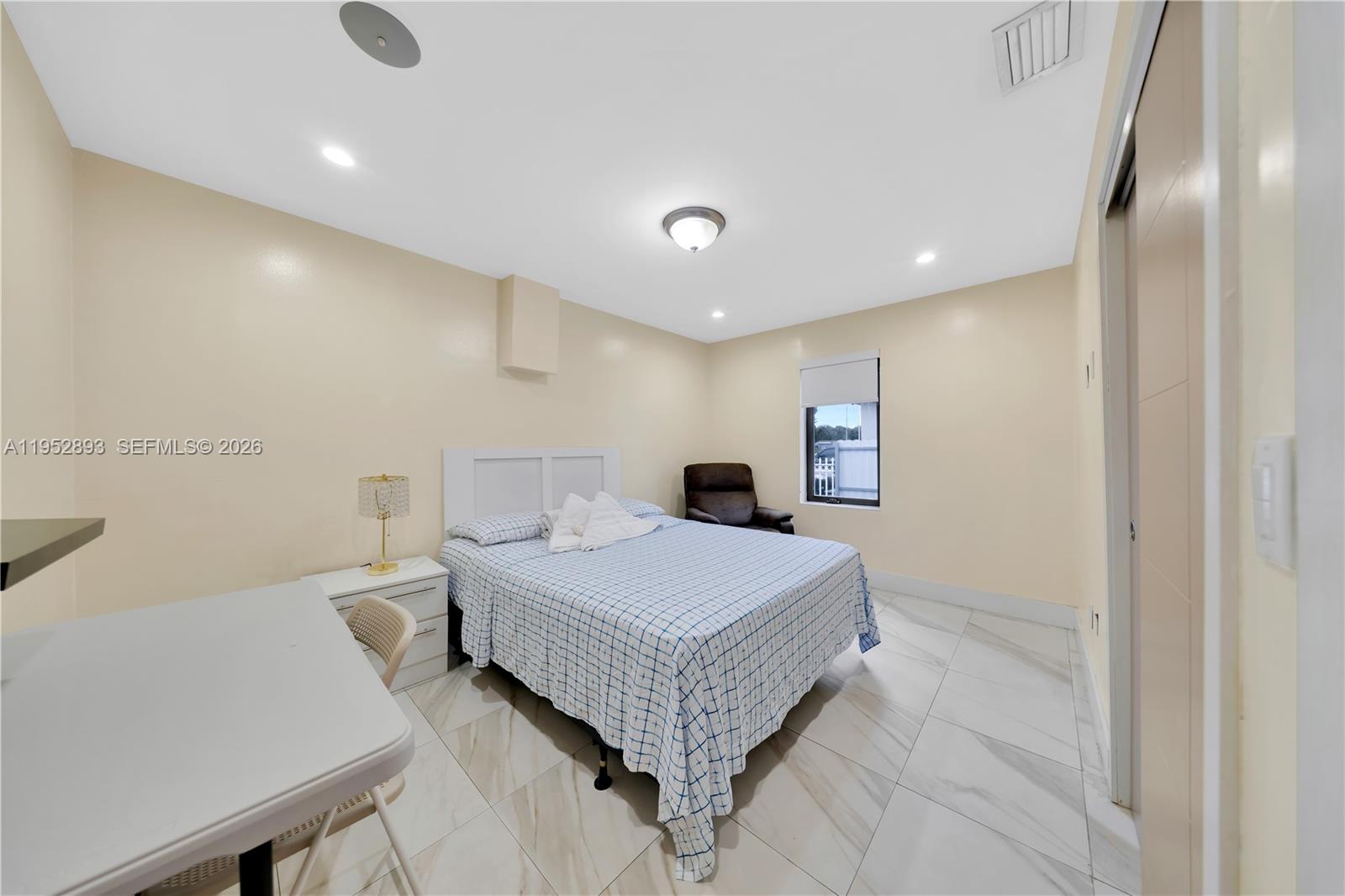 6TH ADDN TO HIALEAH - Residential Income