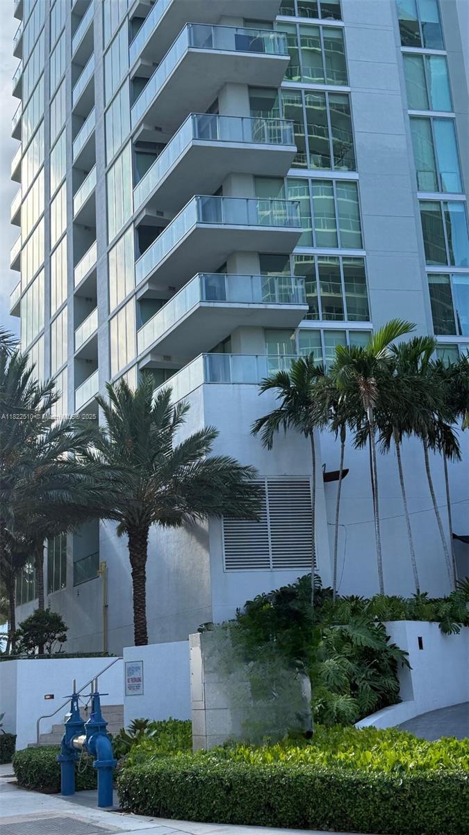 Immediate occupancy! Corner flow-through 3?BD + den / 4?BA (1,868?SF) at Biscayne Beach with private elevator foyer, 10' ceilings, floor-to-ceiling glass, two deep terraces and a Miele-Snaidero chef’s kitchen framing bay-to-ocean views. Resort life daily: bay-front sand beach club (towel service), twin waterfront pools & cabanas, BBQ deck, steam + dry saunas, hot tub, high-tech gym & spa, bay-view tennis & basketball, dog park, business suites, valet & 24-hr concierge. One assigned parking. Steps to Whole Foods & Midtown; minutes to Wynwood, Design District, Downtown/Brickell, Miami Beach and I-95. Edgewater’s top deal.