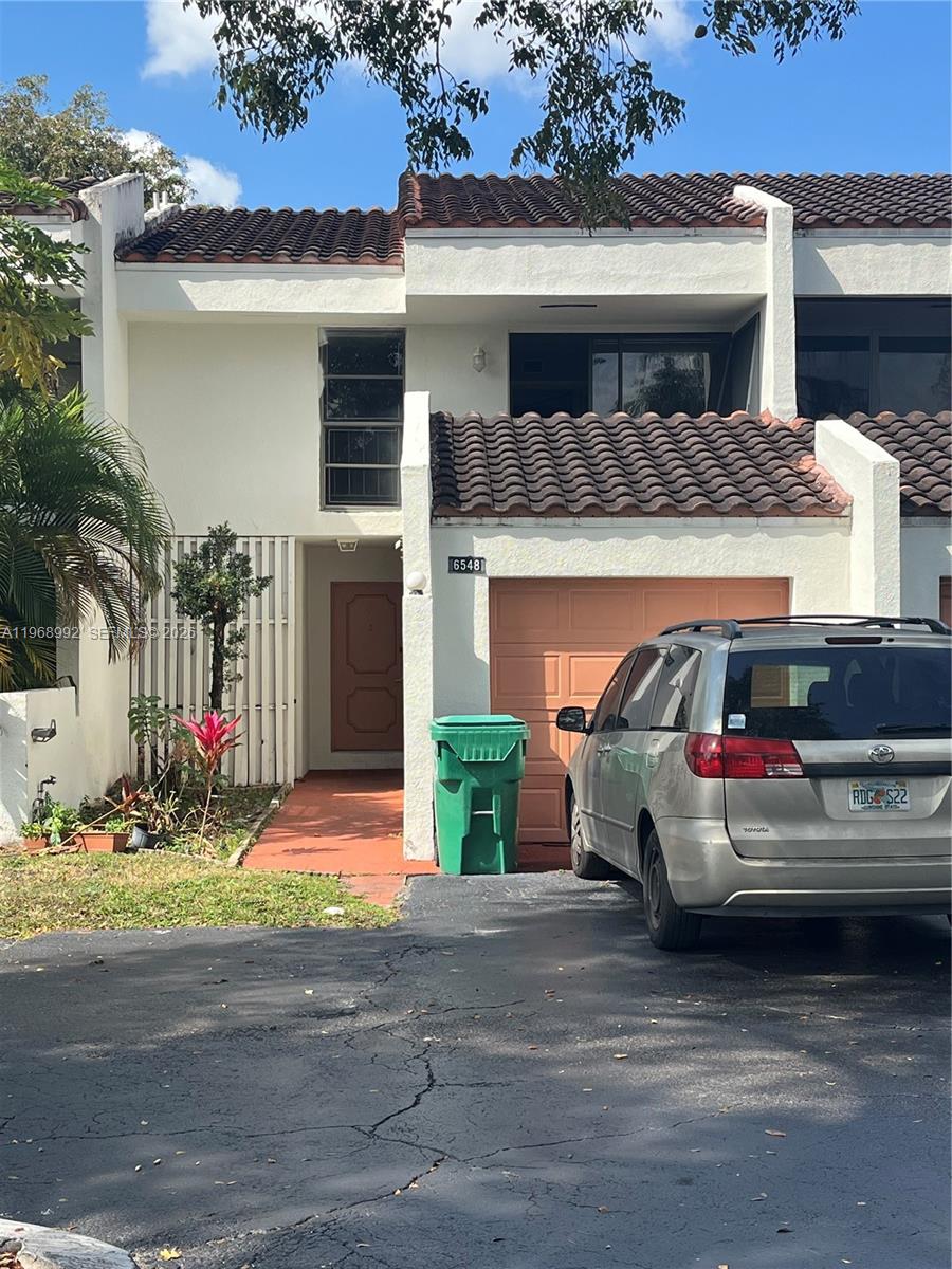 COURTS OF INVERRARY PHASE - Residential