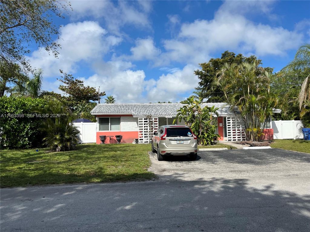 Photo of 1413 NE 21st St #2, Wilton Manors, FL 33305 (MLS # A11963398)