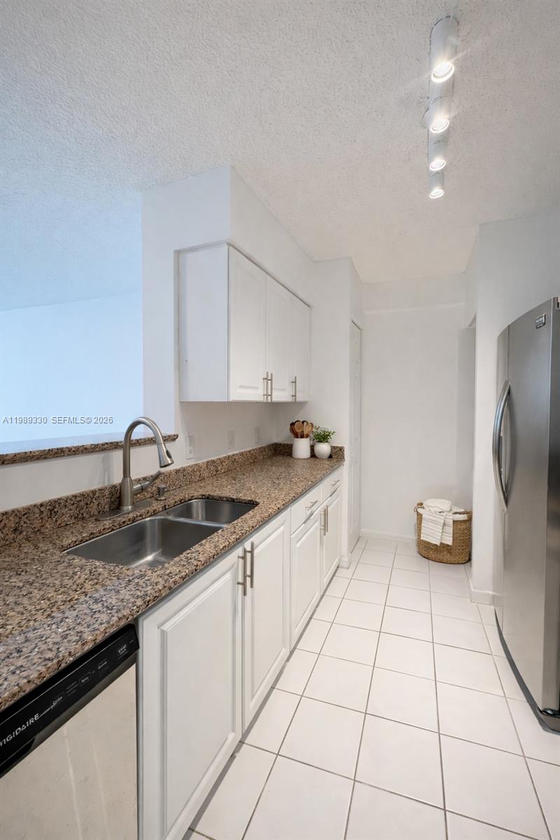 THE MARK ON BRICKELL COND - Residential
