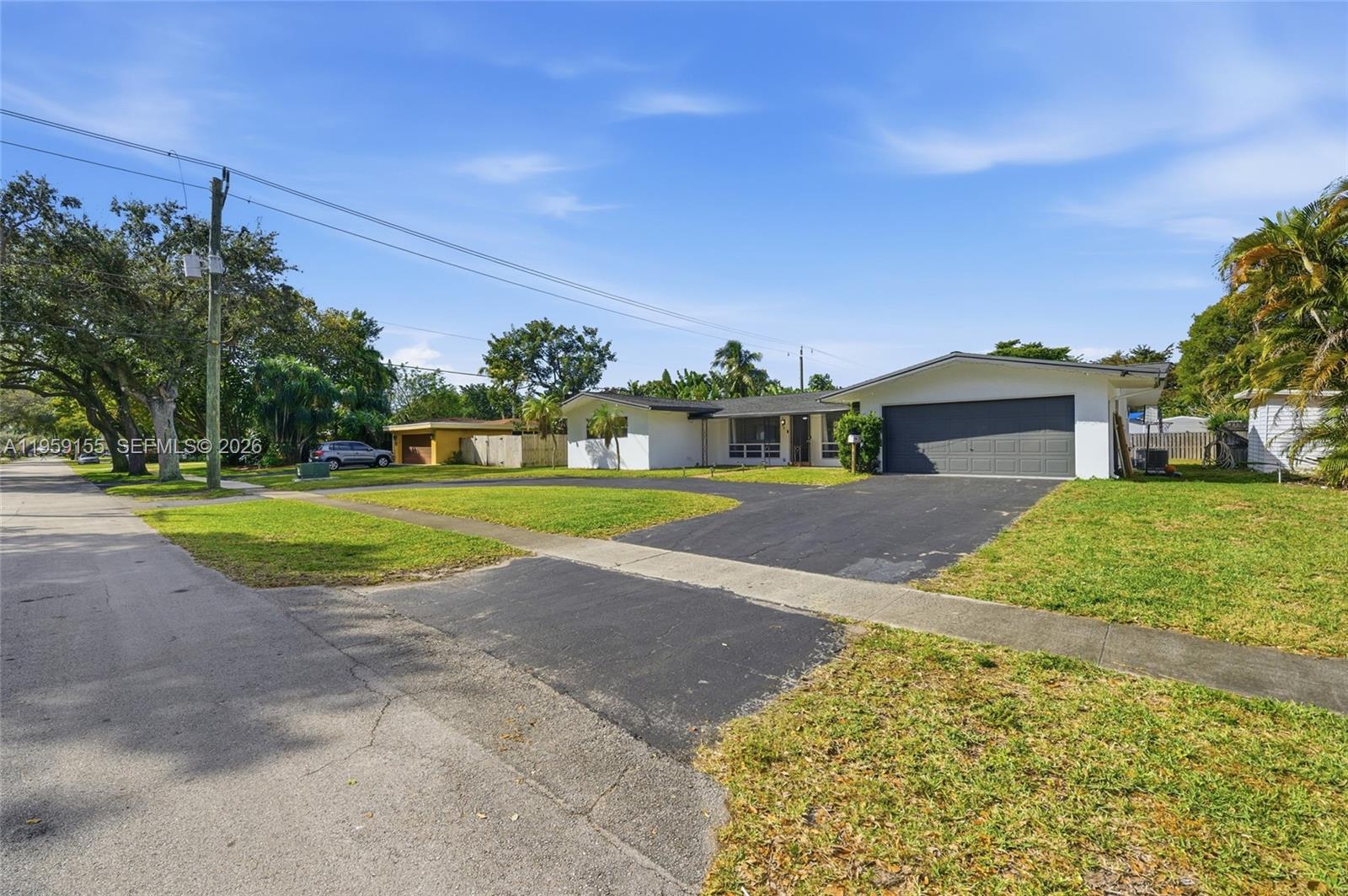 PLANTATION GARDENS 2ND SE - Residential