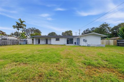 861 N Bel Air Dr Plantation FL 33317