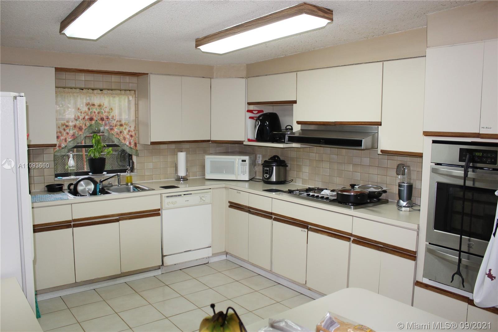 CORAL GABLES HEIGHTS - Residential