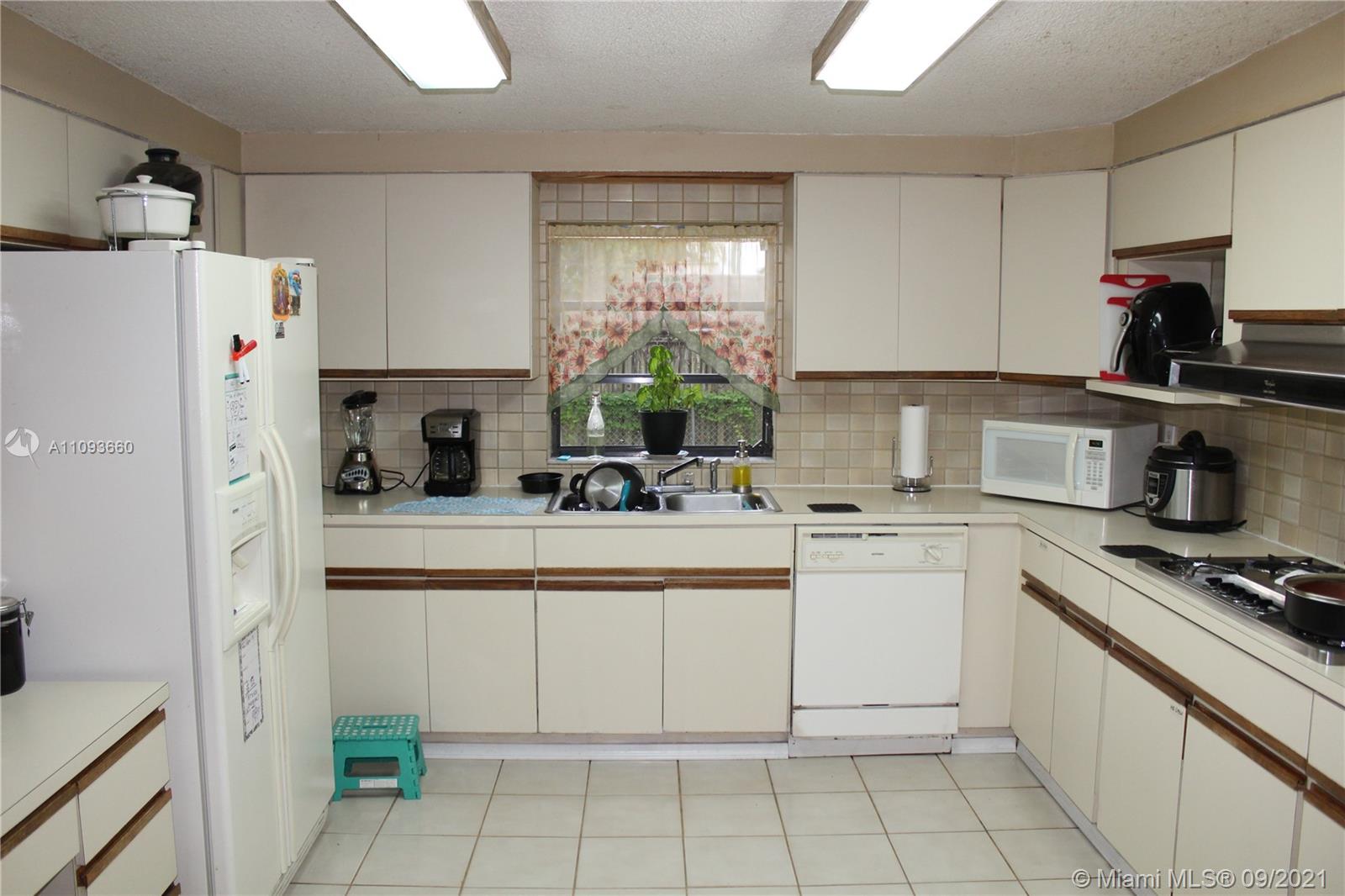 CORAL GABLES HEIGHTS - Residential