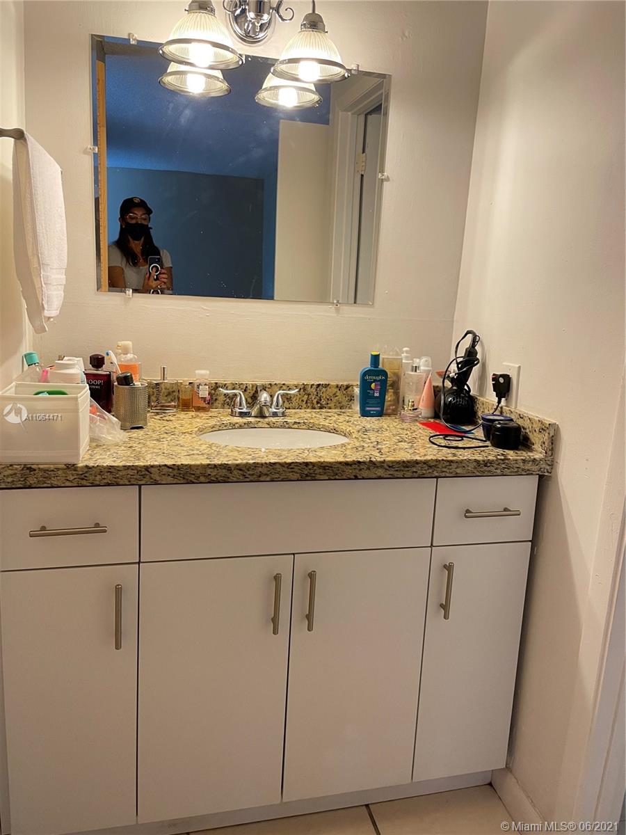 NORTHEAST PALMS CONDO - Residential Lease