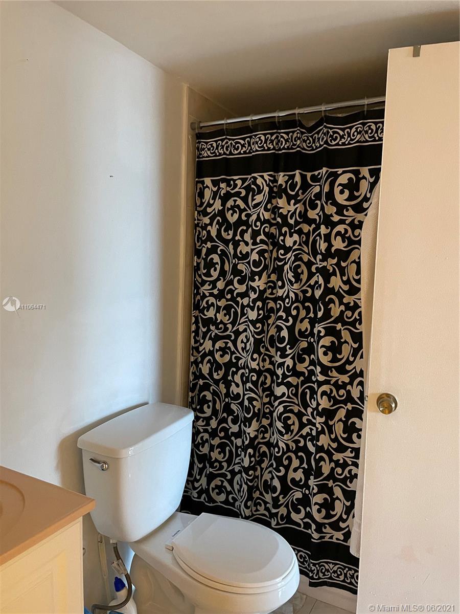 NORTHEAST PALMS CONDO - Residential Lease