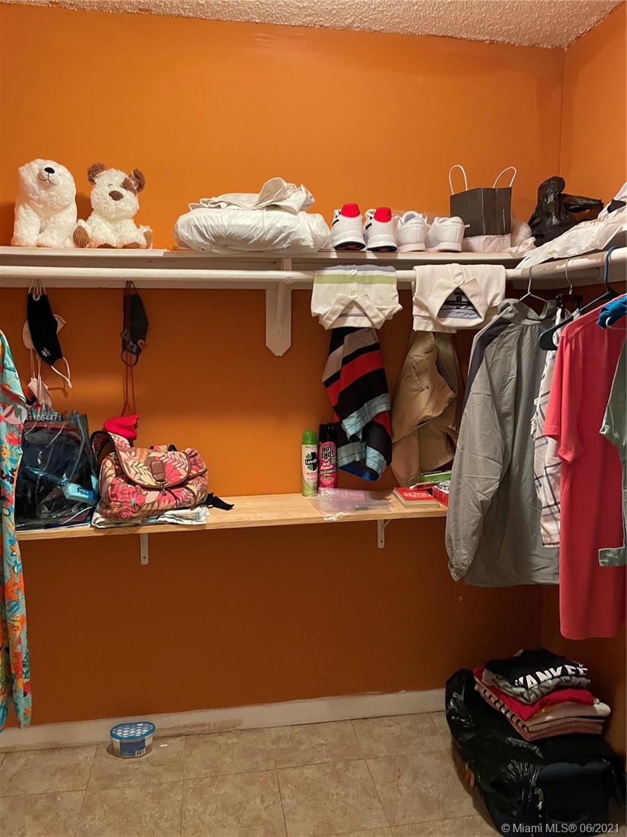 NORTHEAST PALMS CONDO - Residential Lease