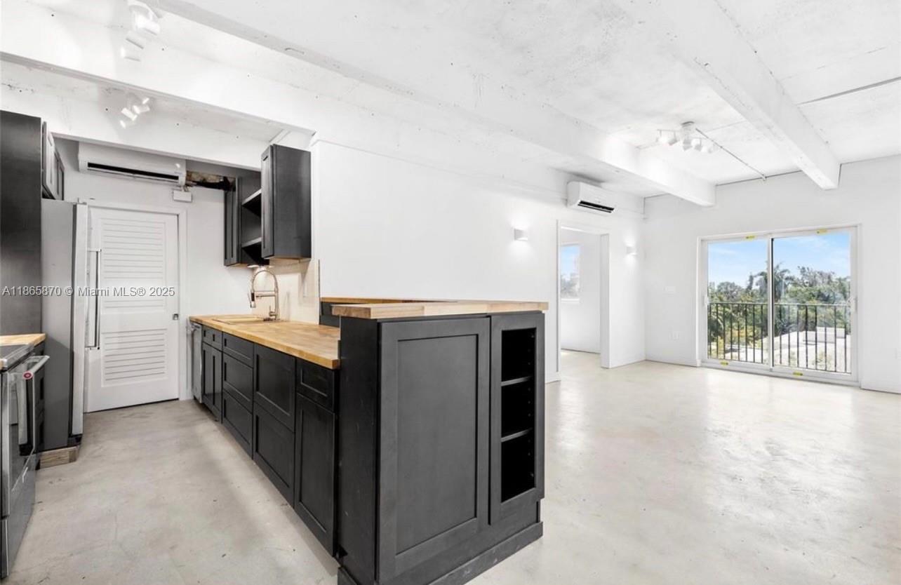Mesmerizing unobstructed water views. 2 bed/2 bath Corner unit. Open floor plan with panoramic views of the intercostal and Biscayne Bay. Completely renovated! New contemporary kitchen with all new appliances. Polished concrete floors & high ceilings. Walk-in closets. Covered parking. Great location, walking distance to restaurants and shops. Centrally located just minutes from Miami Beach, Upper Eastside, Midtown, Brickell among other milestones and Iconic places.