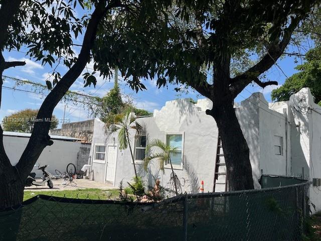 5422 NW 5th Ave