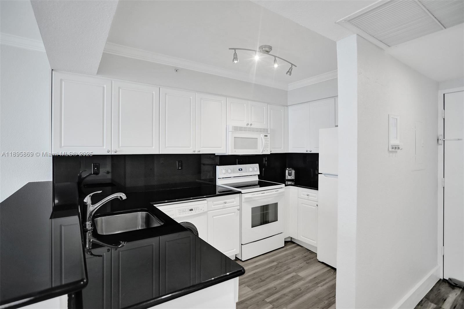 WAVE CONDO - Residential Lease