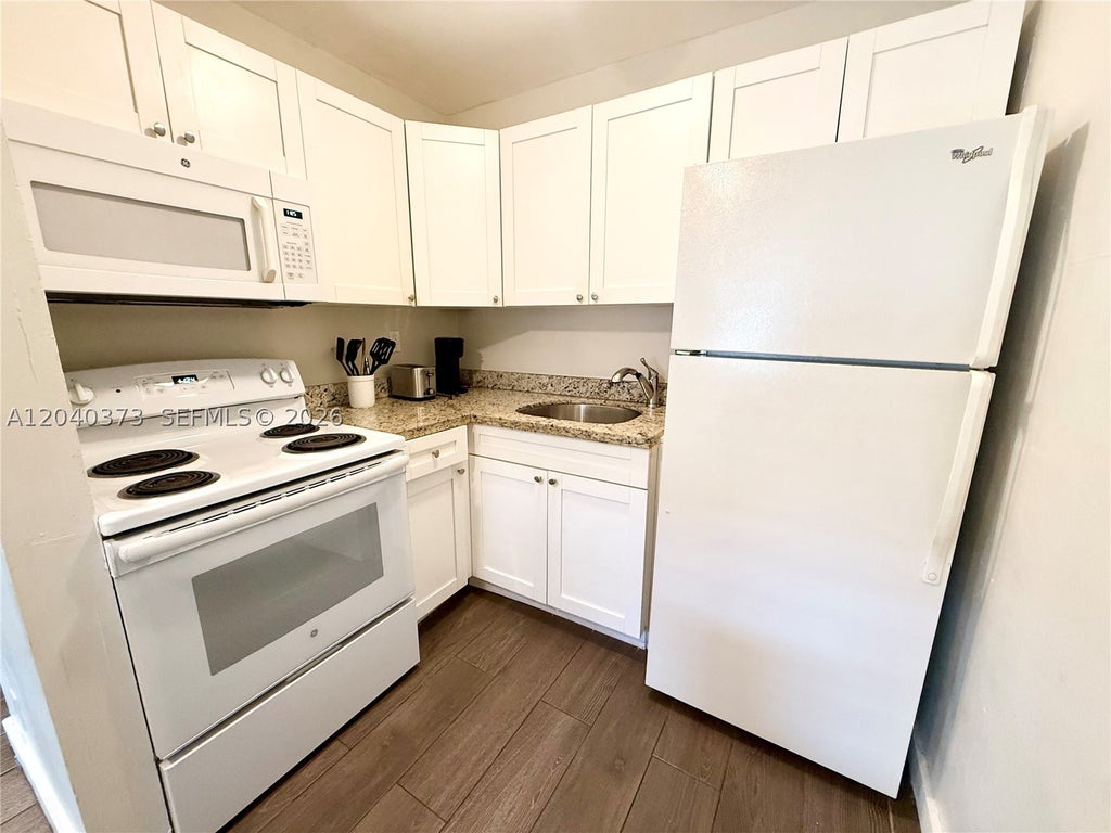 Photo of 1415 SW 1st St #6, Fort Lauderdale, FL 33315 (MLS # A12040373)