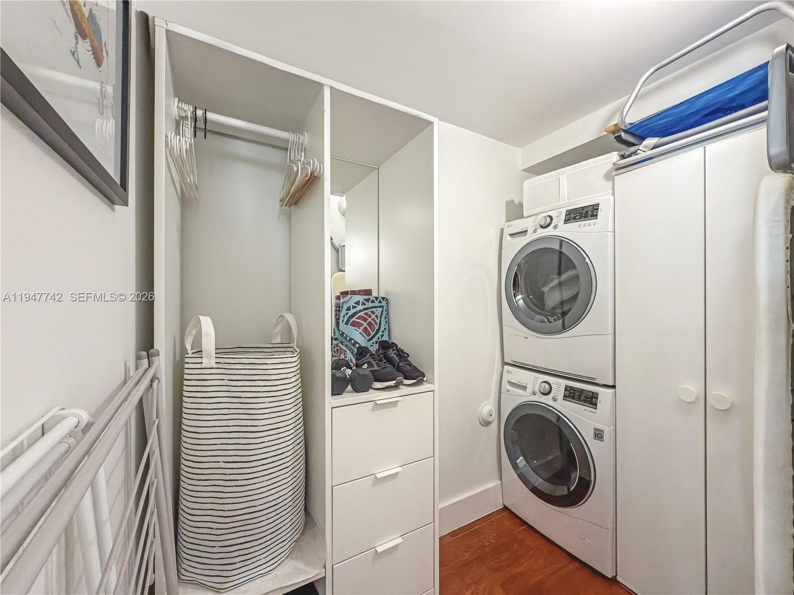 MOULIN ROUGE CONDO - Residential