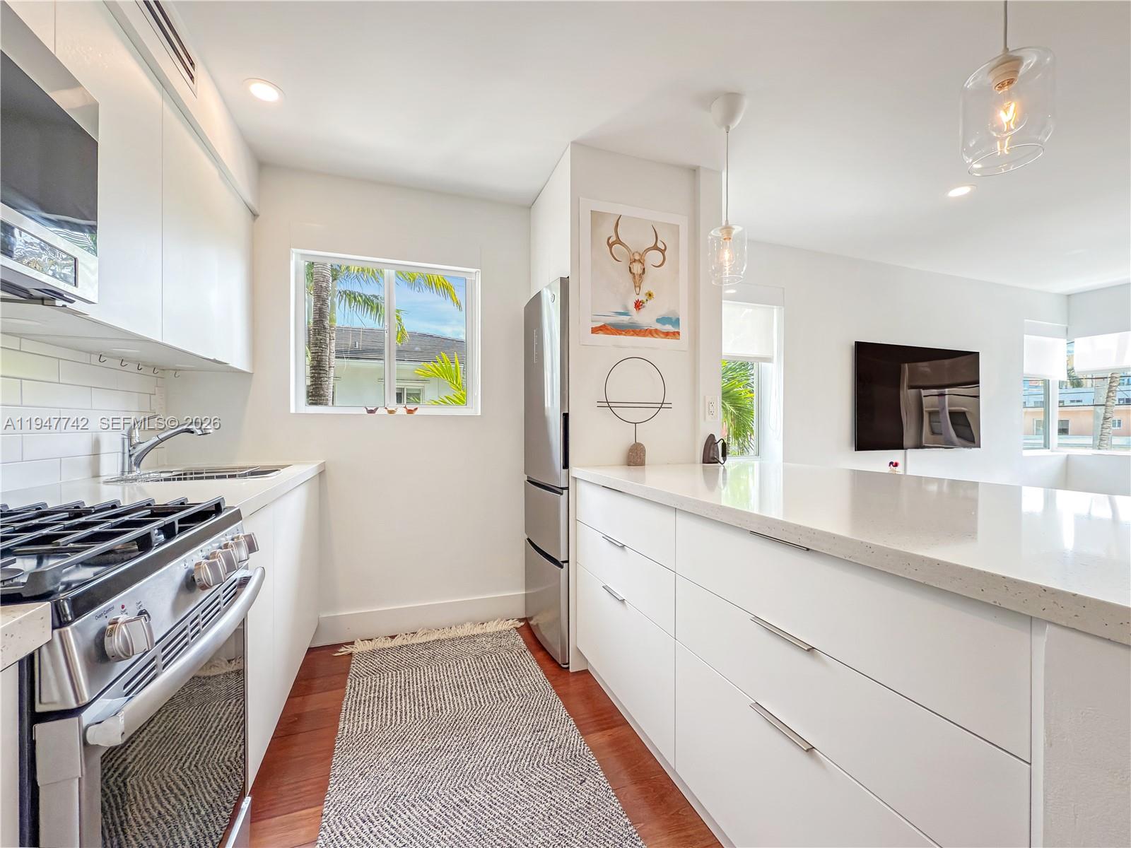 MOULIN ROUGE CONDO - Residential