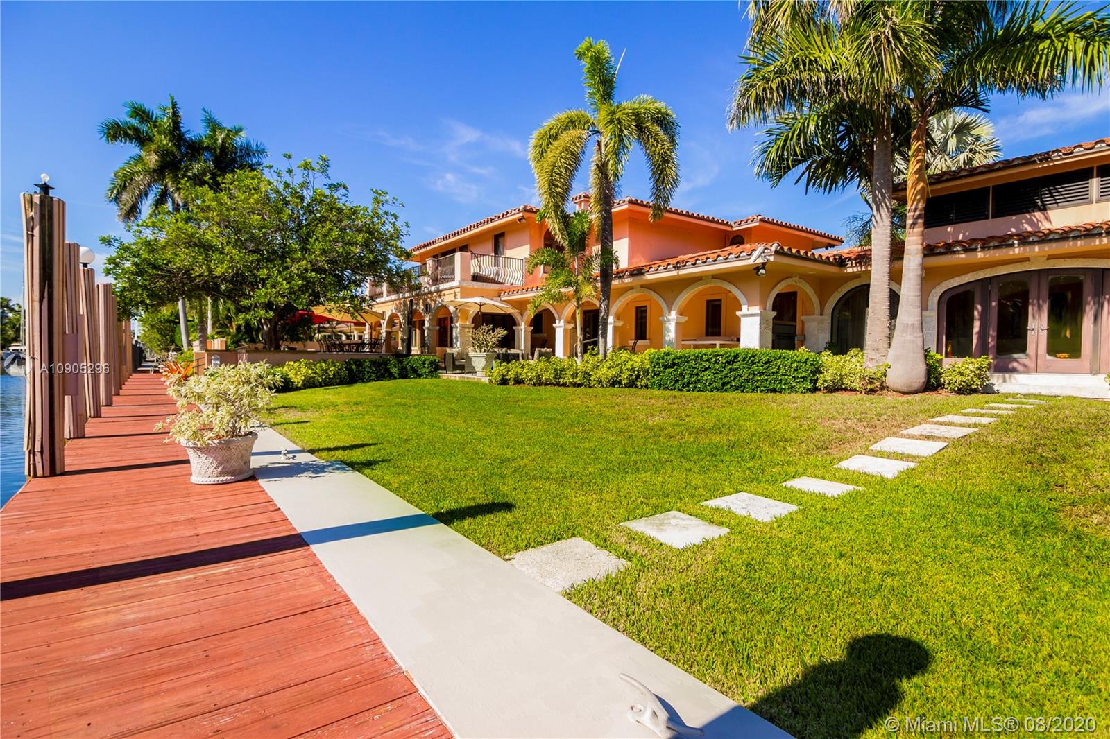 PELICAN ISLE - Residential