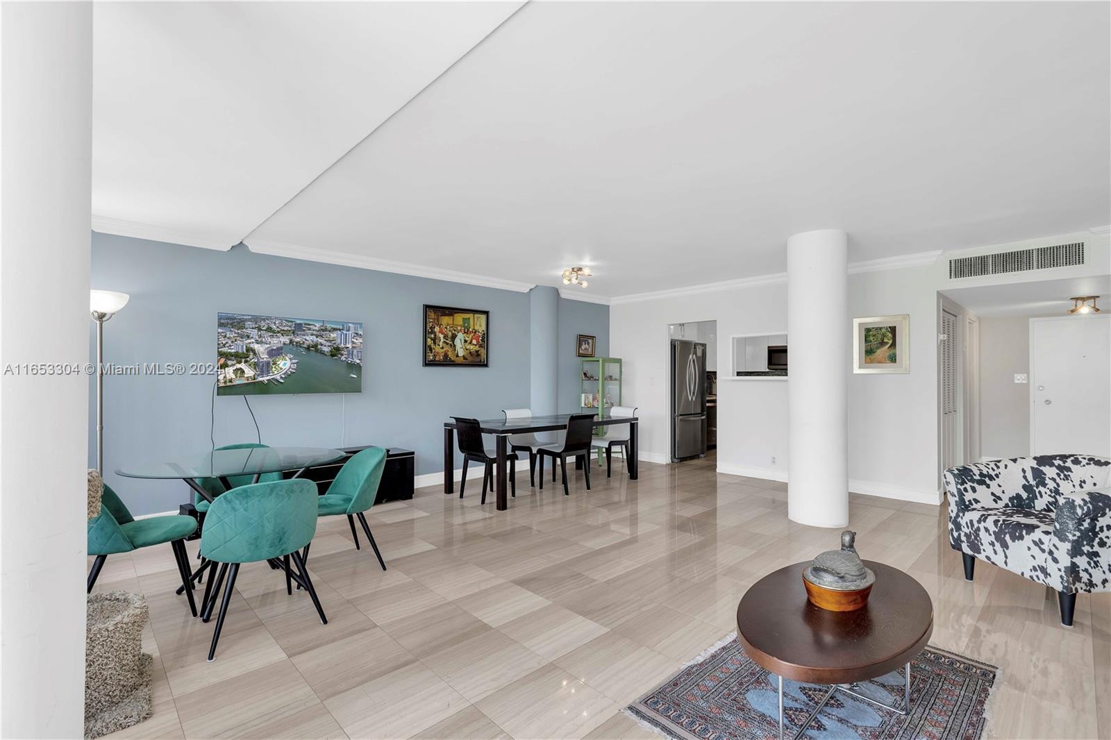 KING COLE CONDO - Residential