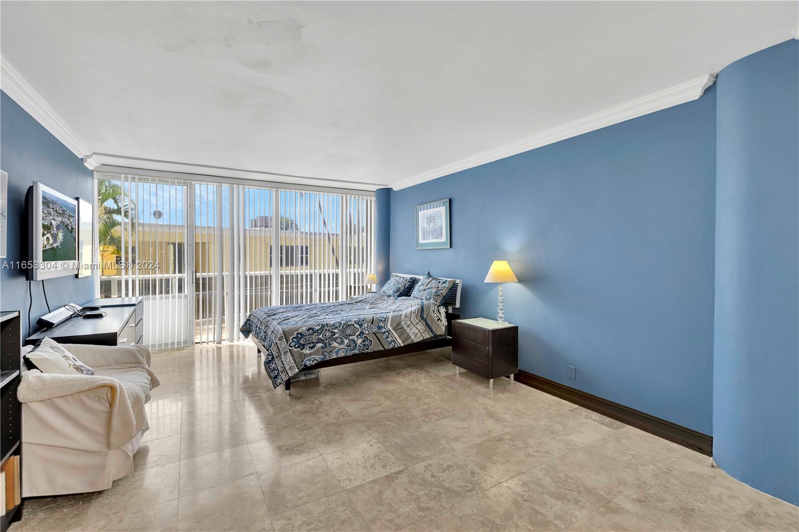 KING COLE CONDO - Residential