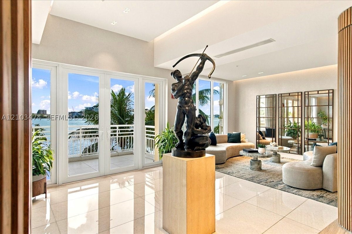 888 Brickell Key Dr 1005