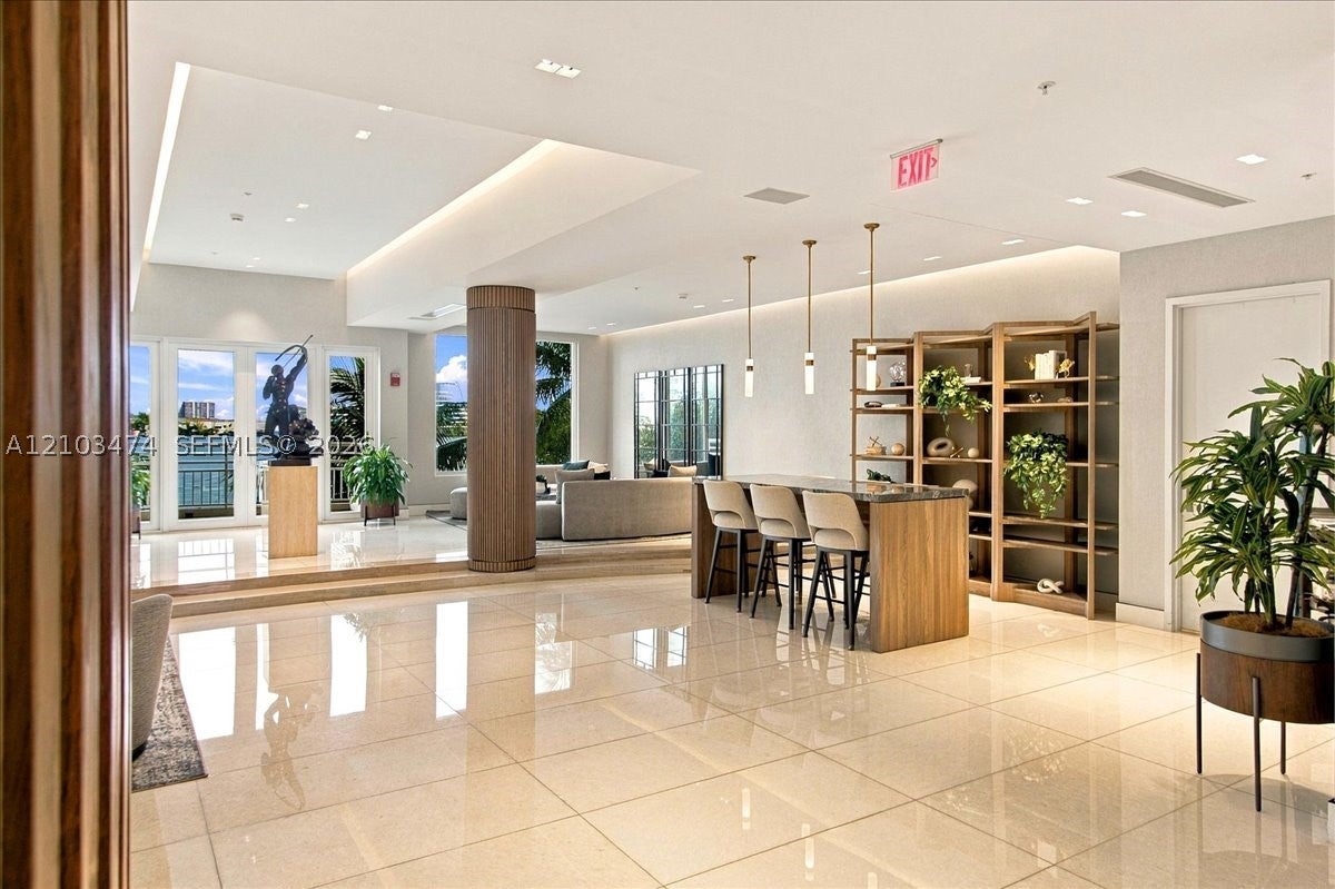 888 Brickell Key Dr 1005
