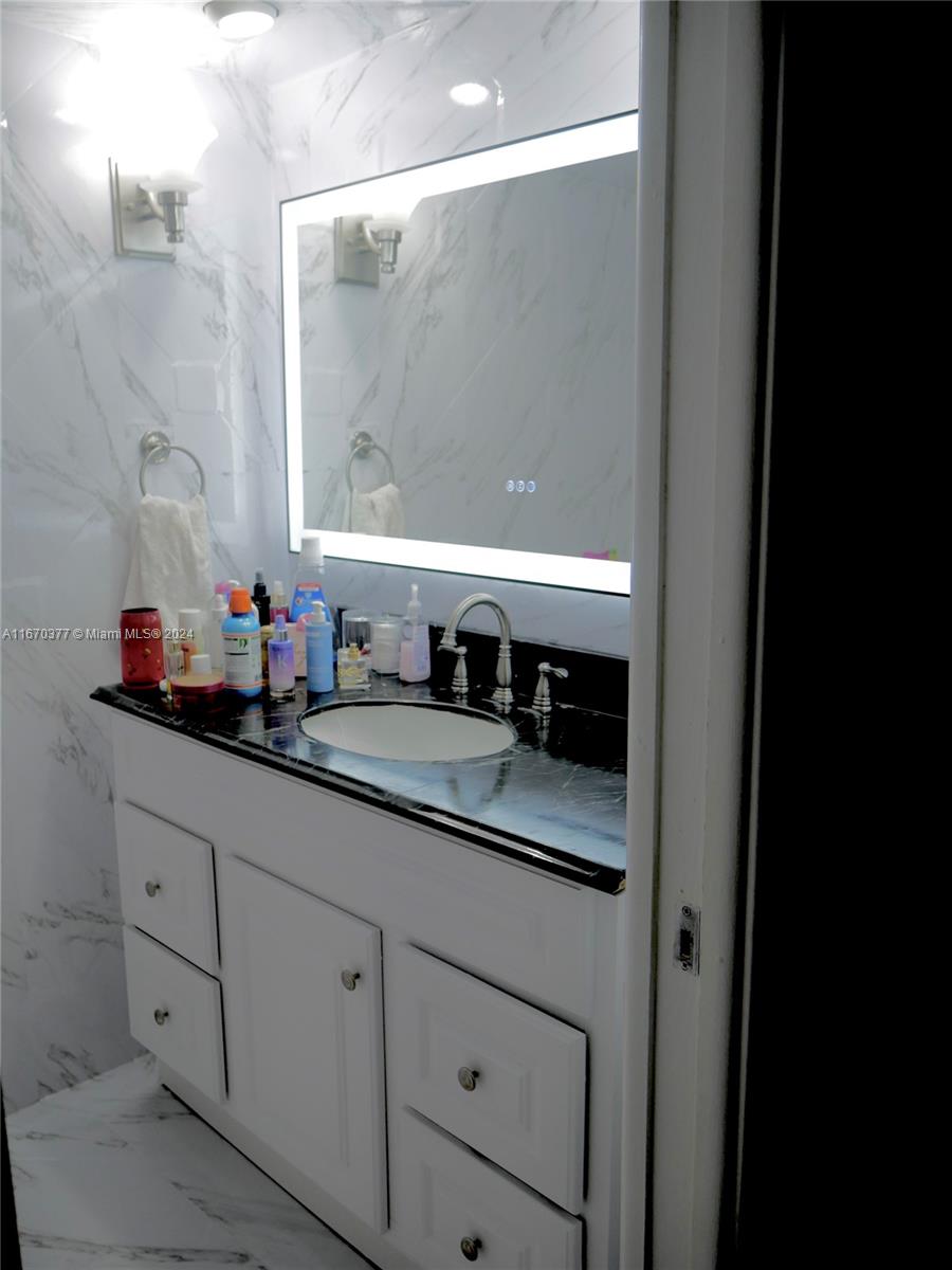 NO 18 PALM-AIRE COUNTRY C - Residential Lease